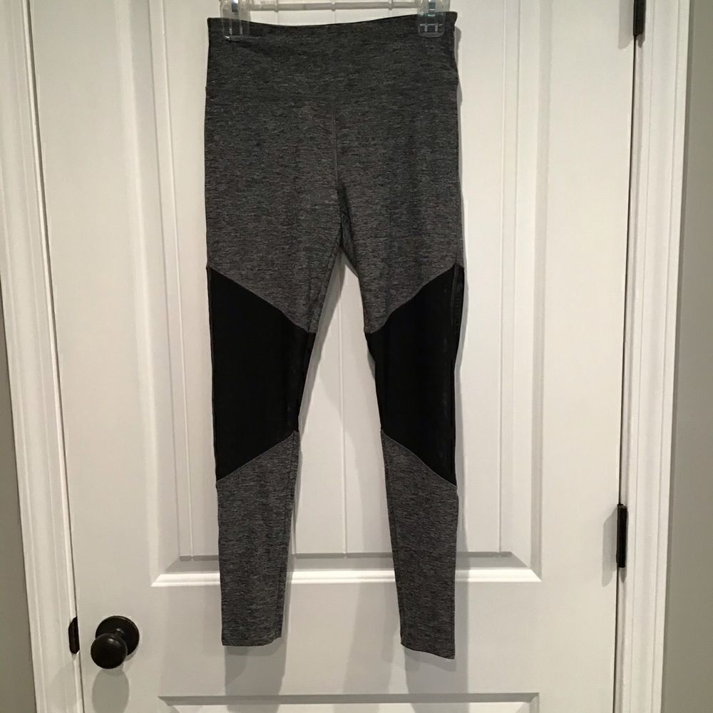 🌺3 FOR $20🌺 - Vogo Heathered gray mesh panel leggings S